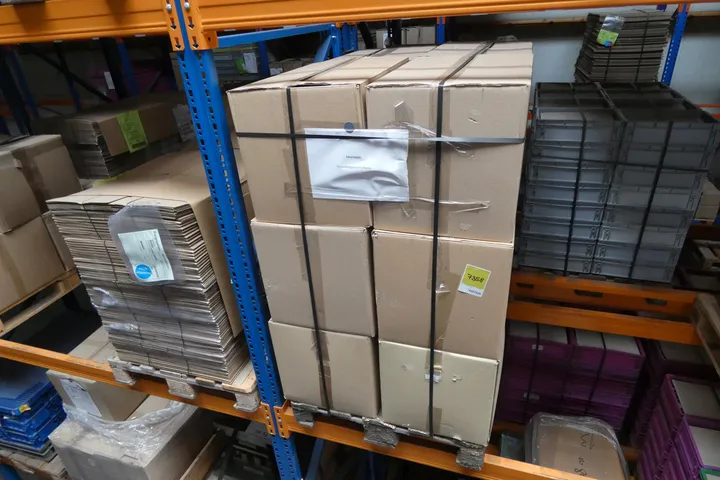 Konvolut Neuruppin Verpackungsmaterial Bodys Umfang: Palette mit Inhalt